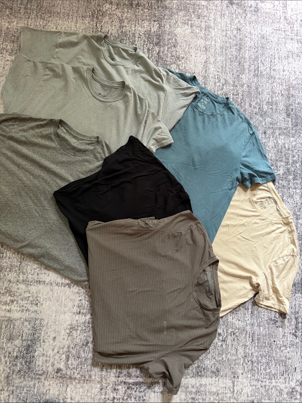 Lot of 7 Men’s Columbia, Arizona Jean Company, Hanes,Old Navy Short Sleeve Tees